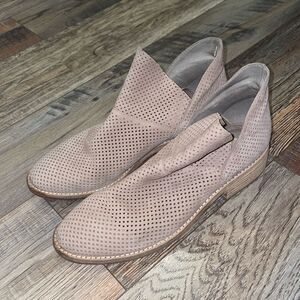 Eileen Fisher Leaf Nubuck Suede Perforated Booties in Earth